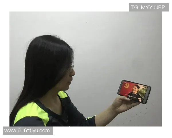 38岁小法为26岁继女庆生展现榜样力量引发热议